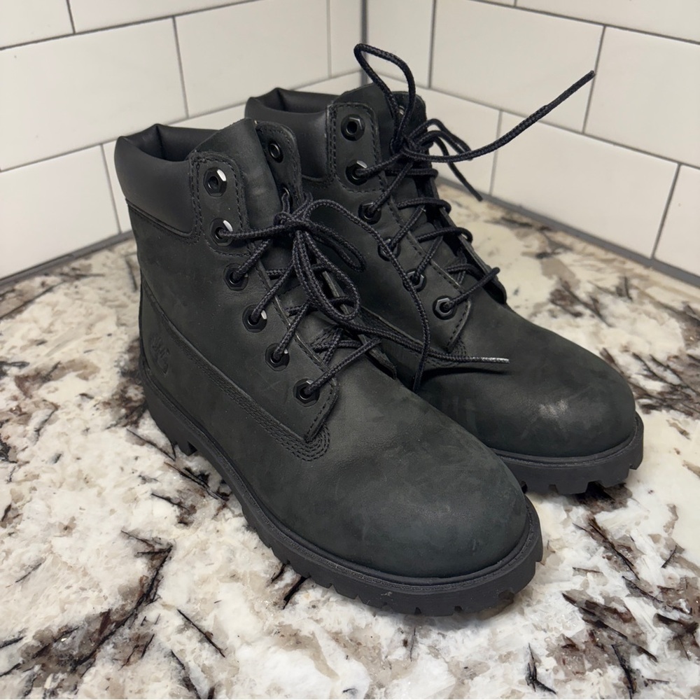 Black timberlands size 3.5